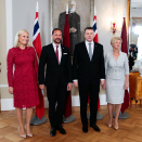 Presidentparet ønsket Kronprinsen og Kronprinsessen velkommen i Presidentpalasset. Foto: Lise Åserud / NTB scanpix